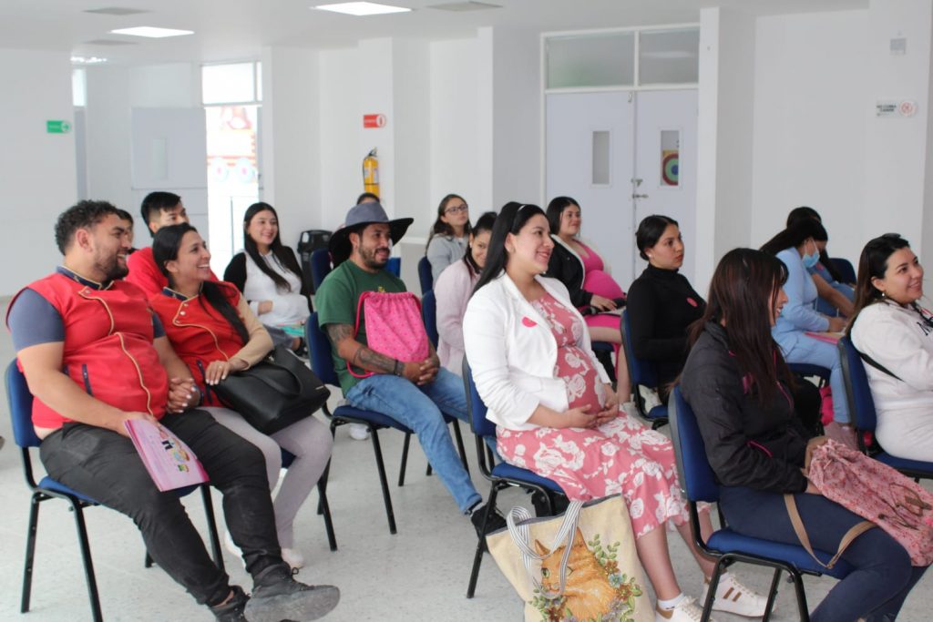 Dimos la bienvenida a nuestras gestantes y su persona significativa al Curso de Preparación para la Maternidad y Paternidad Feliz “Por Amr, Aprendemos Juntos”.